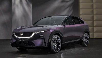 Mazda CX-6e 2026: il nuovo SUV medio 100% elettrico con oltre 480 km di autonomia