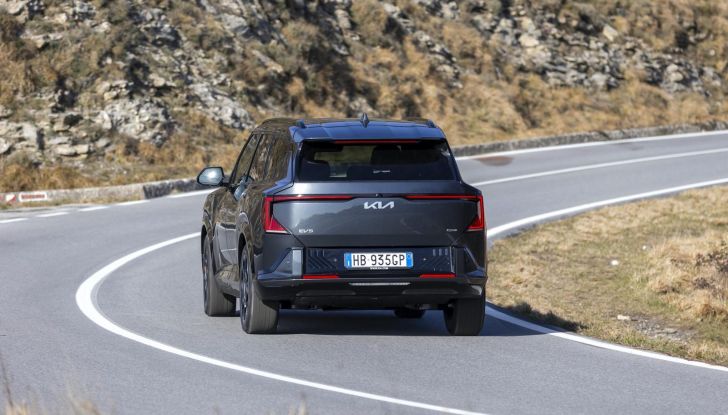 Kia EV5 2026 prova su strada, prestazioni e prezzi - Foto 9 di 12
