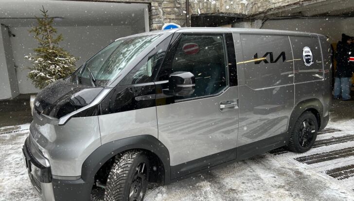 Kia PV5, prova su strada del nuovo van elettrico - Foto 5 di 14