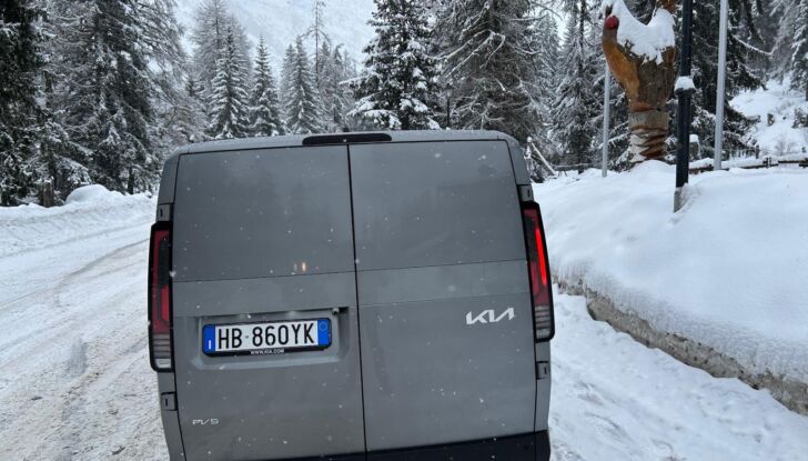 Kia PV5, prova su strada del nuovo van elettrico - Foto 7 di 14