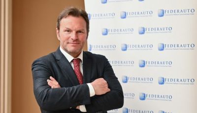 Mercato auto gennaio 2026 in crescita (+6,2%), ma attenzione ai falsi segnali