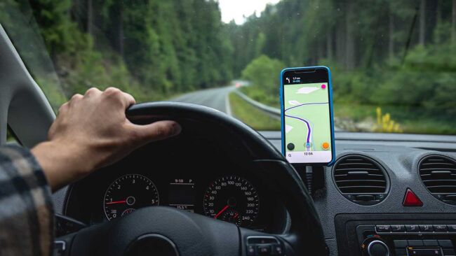 Viaggi in auto: guida completa per la pianificazione, tra sicurezza, comfort e pause durante il tragitto