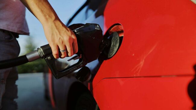 Caro carburante nel 2026: ecco i consigli per ridurre i consumi di benzina e diesel