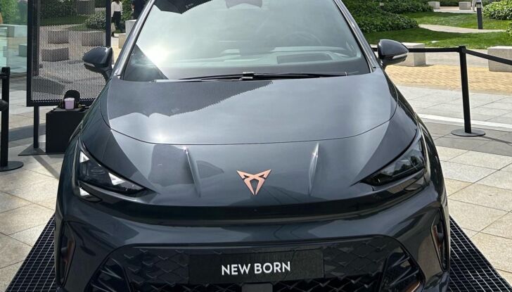 Nuova Cupra Born prova su strada, prestazioni e prezzi - Foto 8 di 12