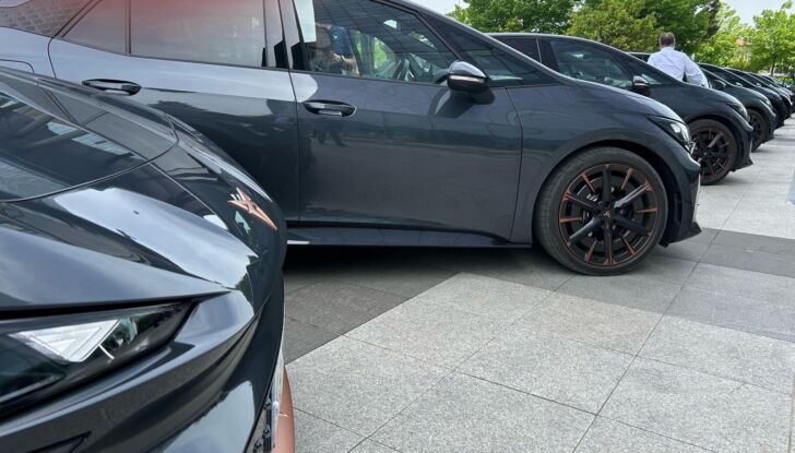 Nuova Cupra Born prova su strada, prestazioni e prezzi - Foto 5 di 12