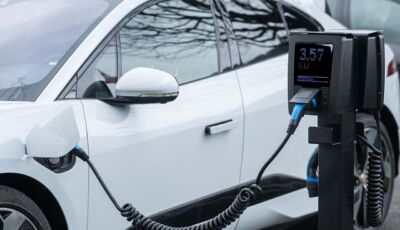 Caldo record e auto elettriche: come proteggere la batteria e gestire la ricarica