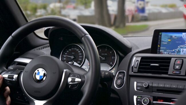 Come pulire correttamente il volante dell'auto: la guida passo-passo per ogni materiale