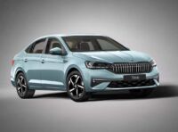 Skoda Slavia 2026: arriva il restyling, con nuovo cambio automatico e più tecnologia
