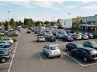 Parcheggio del supermercato: chi paga i danni, quando si rischia una multa e cosa dice la legge