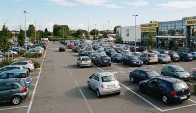 Parcheggio del supermercato: chi paga i danni, quando si rischia una multa e cosa dice la legge