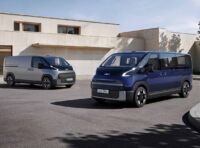Kia PV7 2027: il nuovo van elettrico debutta nelle versioni Cargo e Passenger