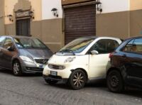 Parcheggiare di traverso: cosa cambia con il nuovo Codice della Strada 2026