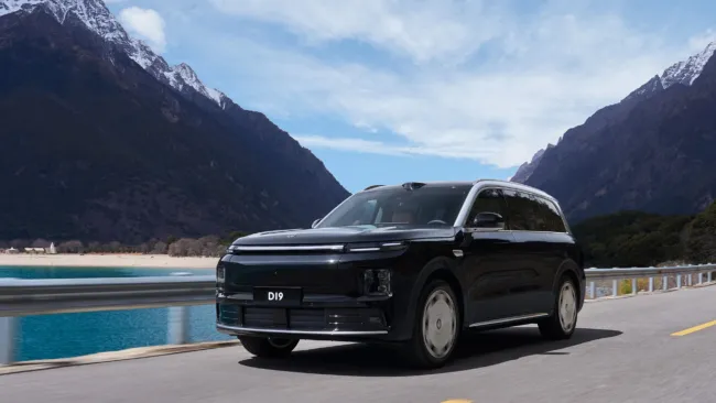 Leapmotor D19: il maxi SUV elettrico e REEV da oltre 700 CV