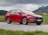 Skoda Octavia 2026: debutta il primo full hybrid del marchio