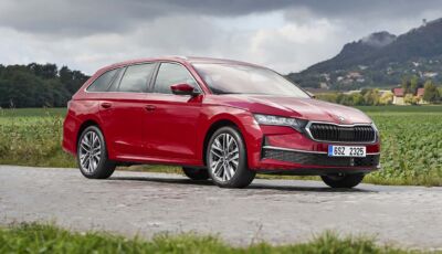 Skoda Octavia 2026: debutta il primo full hybrid del marchio